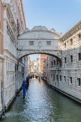 Fototapeta premium The Bridge of Sighs arches over a tranquil Venetian canal