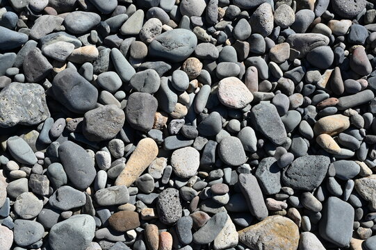Kiesel an einem Strand