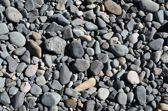 Kiesel an einem Strand