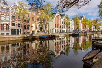 Fototapeta premium Typical Dutch architecture facing Amsterdam canals, Netherlands