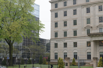 Naklejka premium (at right) exterior of Manufacturers Life Insurance Building now Manulife Head Office, designed by Sproatt & Rolph, in Beaux-Arts, Neo-Classical style, at 200 Bloor St E, Toronto
