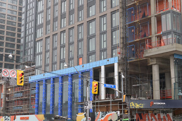 Naklejka premium construction of Fitzrovia's Marlow, a 33 storey tower integrating the 1907 Beaux-Arts Kent School, on Dufferin St south of Bloor St W, Toronto