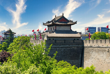 Perspective view of the ancient massive stone wall and watchtower adorned with red lanterns in Xi'an, Shaanxi, China © Alexandre ROSA
