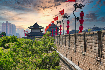 Perspective view of the ancient massive stone wall and watchtower adorned with red lanterns in Xi'an, Shaanxi, China © Alexandre ROSA