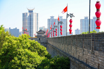 Perspective view of the ancient massive stone wall and watchtower adorned with red lanterns in Xi'an, Shaanxi, China © Alexandre ROSA