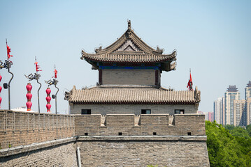 Perspective view of the ancient massive stone wall and watchtower adorned with red lanterns in Xi'an, Shaanxi, China © Alexandre ROSA