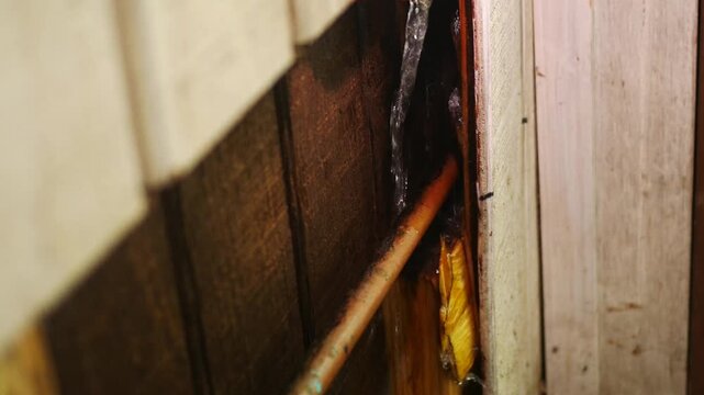 A Pipe Breaks in a Copper Pipe in Sunroom - Pluming Series 