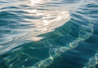 Naklejka premium Shallow turquoise ocean water with gentle waves