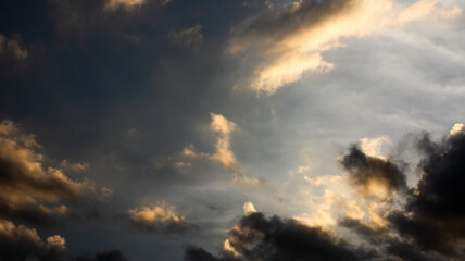 Obraz premium Dramatic Clouds at Sunset