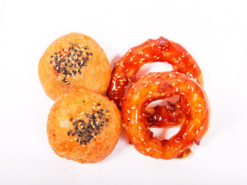 Cambodia cake nom Kroch with nom korng orang cake with round cake khmer donut