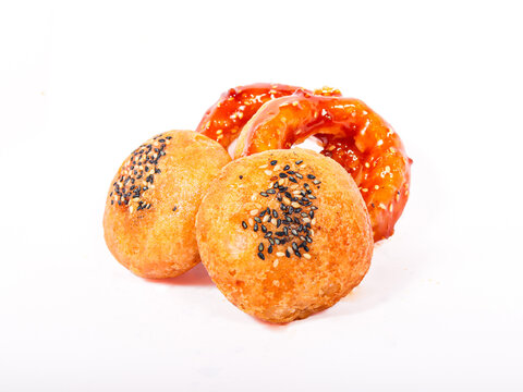 Cambodia cake nom Kroch with nom korng orang cake with round cake khmer donut