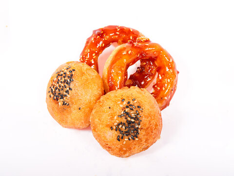Cambodia cake nom Kroch with nom korng orang cake with round cake khmer donut