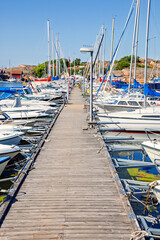Obraz premium Marina with boats along wooden pier in Swedish coastal landscape