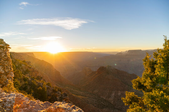 Golden sets on the Grand Canyon from the east view