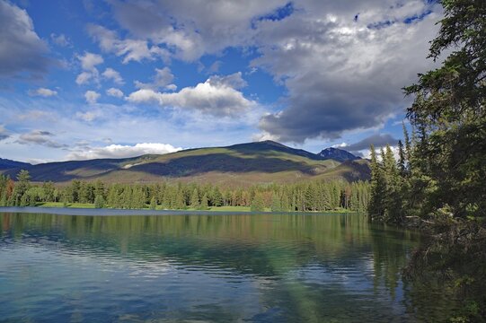 Crystal clear lake, forest and mountains, Jasper, Jasper National Park, Alberta, Canada