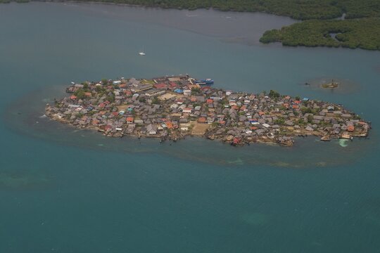 Aerial of a densly populated sland, San Blas islands, Kuna Yala, Panama
