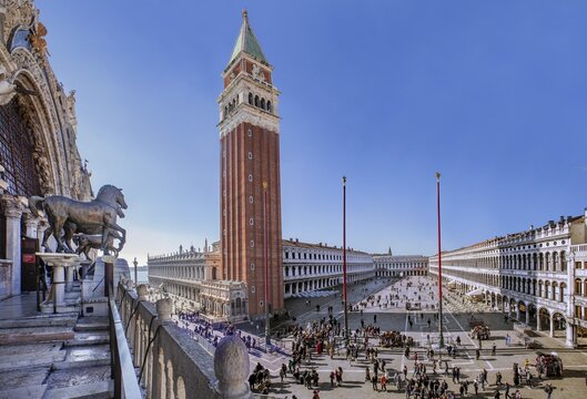 St Mark's Square with Campanile, Procuraties, and the Quadriga of the Horses of San Marco, Venice, Veneto, Adriatic Sea, Northern Italy, Italy