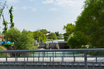 Naklejka premium Hydroelectric Dam with Water Flow and Green Surroundings