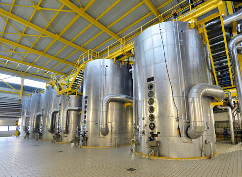 Vacuum pans in a sugar mill