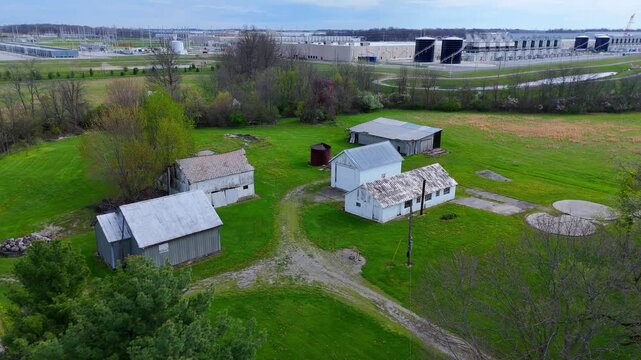 Rural homes bordering hyperscale data center in New Albany, Ohio, USA