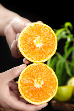 Fresh Cut Orange Halves from Hubei Zigui China - Juicy Citrus Fruit with Vitamin C Rich Flesh
