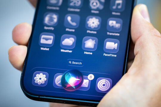 Siri voice assistant animation on iPhone 17 screen in Germany, May 29, 2026