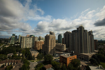 Obraz premium Toronto Skyline with High-Rise Buildings and Clouds, Canada