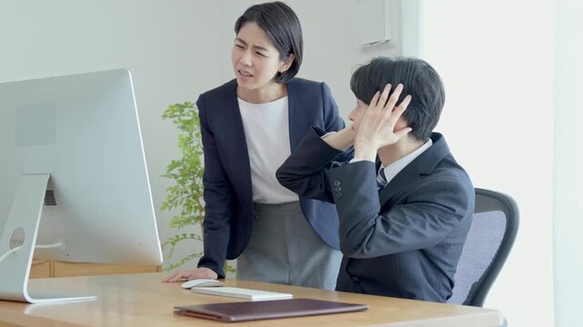 悩む上司と部下