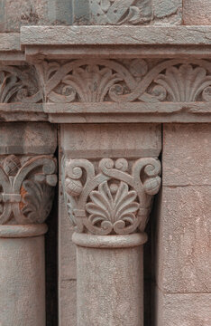Elements of architectural decorations of buildings, columns, pommel and arches, plaster moldings, plaster patterns. On the streets in Spanish, public places. 