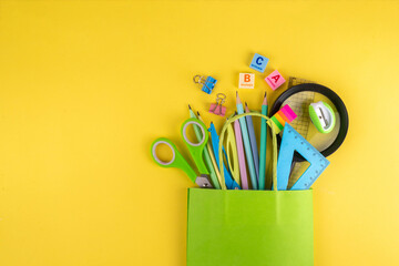 Back to school sale and shopping concept © ricka_kinamoto