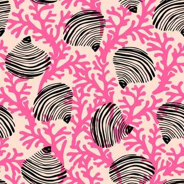 Abstract stylized, fan-shaped seashells and corals seamless pattern. Hand drawn shells with irregular lines, stripes texture and organic reef corals background. Vector modern organic styled illustrati