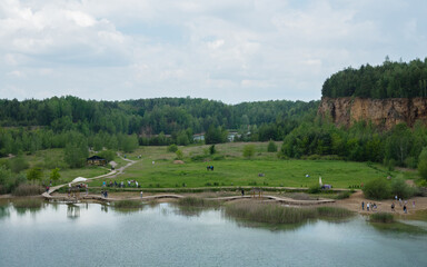 krajobraz ze skałami nad stawem 6 © Mariusz Sowula