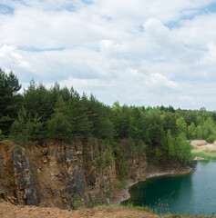 krajobraz ze skałami nad stawem 4 © Mariusz Sowula