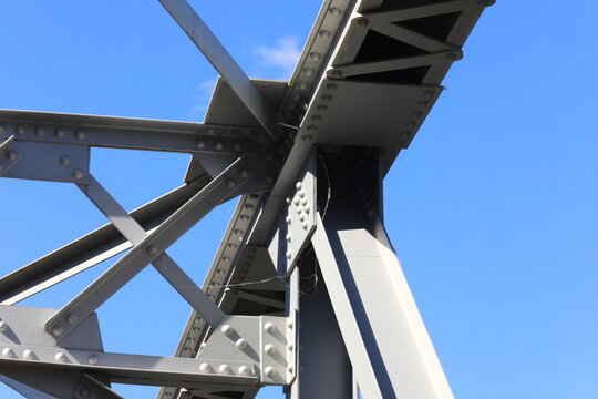 Steel building frame