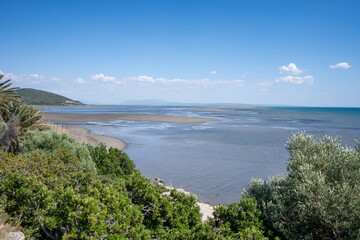 Naklejka premium Wide-angle view of the sea, mountains, and nature.