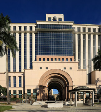  The main Palm Beach County Judicial Courthouse, Clerk of the Circuit Court and Comptroller.  Located in West Palm Beach, Florida, USA. 