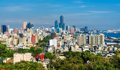 Naklejka premium Skyline of Kaohsiung city in Taiwan from Shoushan Mountain