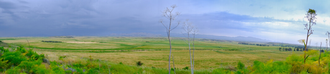 Fototapeta premium Wide Panorama of the Stormy Mesaoria Landscape