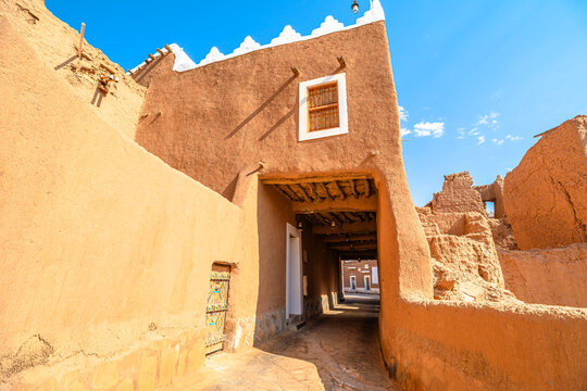 Ushaiqer Heritage Village showcases traditional Najdi architecture, mud-brick buildings, and winding alleyways. Window into Saudi heritage, culture, and daily life.