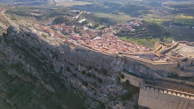 Panor&aacute;mica a&eacute;rea del castillo Templario de Castellote. Maestrazgo, Teruel.
