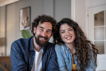 Fototapeta premium Happy couple smiling at home celebrating connection