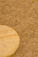 Obraz premium Quinoa seed with a spoon, a healthy food ingredient