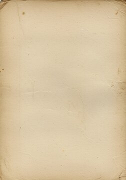 Una textura de papel pergamino muy antiguo y desgastado, con bordes rotos y manchas marrones, ideal para documentos hist&oacute;ricos, fondo, superficie, vintage