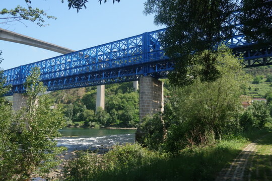 Distintos puentes sobre el r&iacute;o