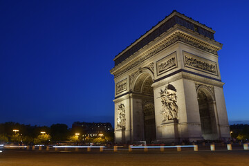 Fototapeta premium Arc de Triomphe illuminated during blue hour in Paris, France, May 27, 2026