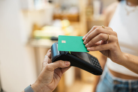 Customer making contactless payment using credit card