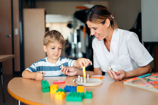 Occupational therapist helping child with psychomotor skills