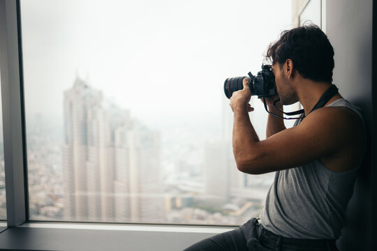 Photographing Tokyo from observation deck
