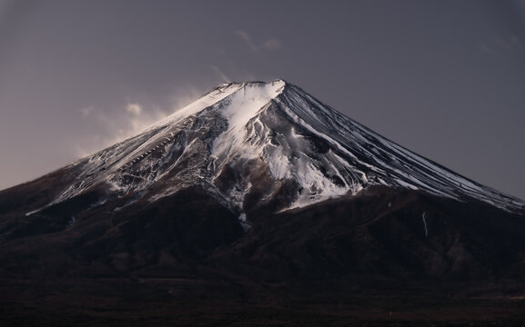 Mount Fuji at Sunrise. (vt)
