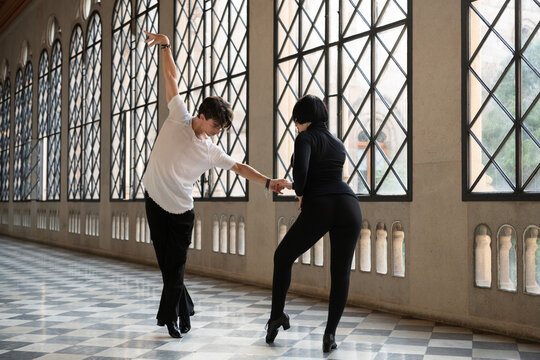 Man tiptoeing near dance partner